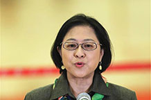 盧麗安代表接受採訪
