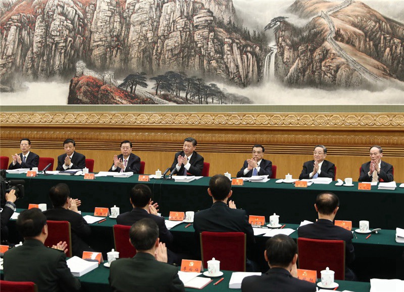 10月20日，中國共產黨第十九次全國代表大會主席團在北京人民大會堂舉行第二次會議。習近平、李克強、張德江、俞正聲、劉雲山、王岐山、張高麗等出席會議。新華社記者 鞠鵬 攝
