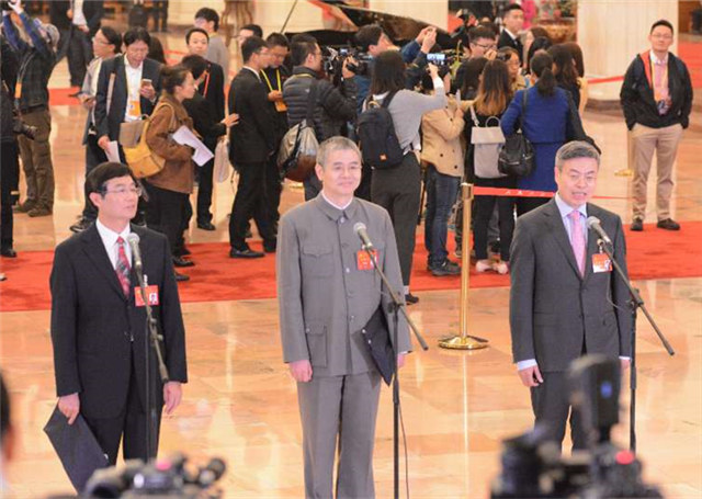 十九大代表吳曉光、胡偉武、金東寒回答記者提問
