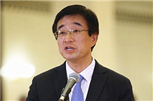 王辰代表接受採訪