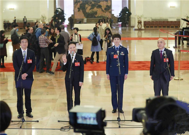 十九大代表王辰、楊潔、劉文力、王旭東回答記者提問