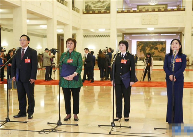 十九大代表蔣成華、邵蕓、甘露、周宇回答記者提問