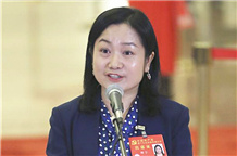 周宇代表接受採訪