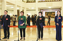 蔣成華、邵蕓、甘露、周宇代表接受採訪