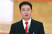 裴春亮代表接受採訪