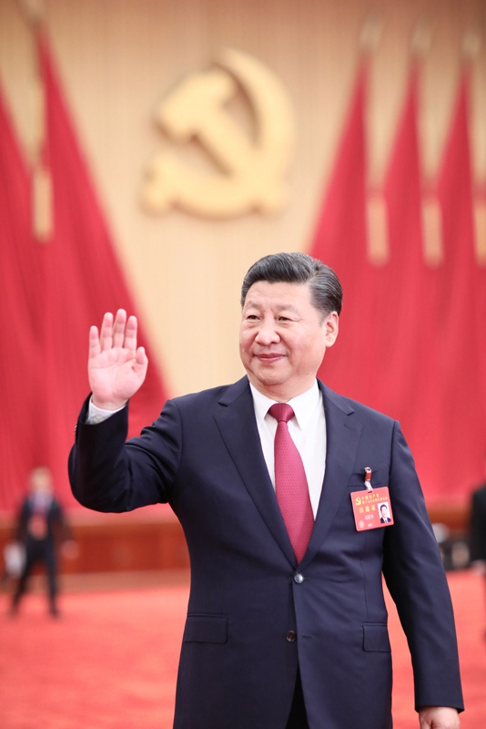 10月25日下午，中共中央總書記、國家主席、中央軍委主席習(xí)近平等領(lǐng)導(dǎo)同志在北京人民大會堂親切會見出席黨的十九大代表、特邀代表和列席人員。新華社記者 蘭紅光 攝