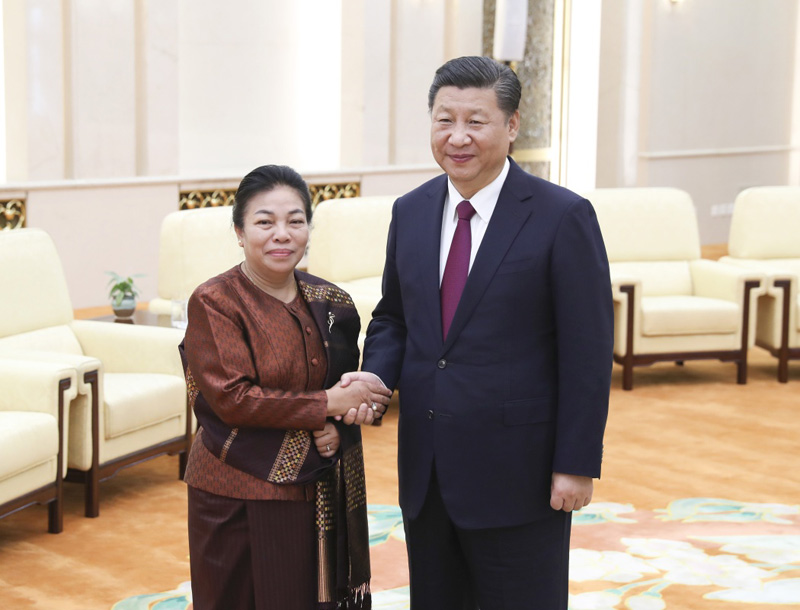 10月30日，中共中央總書記、國家主席習近平在北京人民大會堂會見老撾人民革命黨中央總書記本揚特使、中聯部部長順通。新華社記者 龐興雷 攝