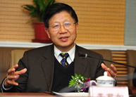 李君如中央黨校原副校長以更加昂揚的精神狀態完成決勝全面建成小康社會任務。[閱讀]