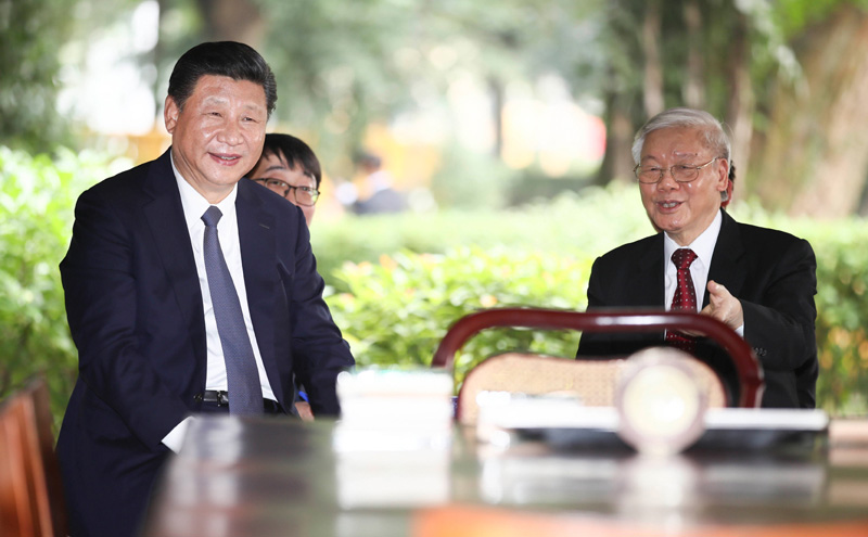 11月13日，中共中央總書記、國家主席習近平在河內(nèi)越共中央駐地再次會見越共中央總書記阮富仲。會見后，習近平和阮富仲前往胡志明故居繼續(xù)交流。新華社記者 蘭紅光 攝