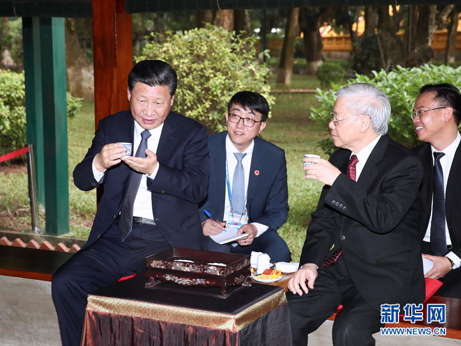 11月13日，中共中央總書記、國家主席習近平在河內越共中央駐地再次會見越共中央總書記阮富仲。會見后，習近平和阮富仲前往胡志明故居繼續交流。新華社記者 蘭紅光 攝