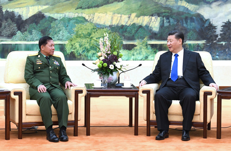 11月24日，中共中央總書記、國家主席、中央軍委主席習近平在北京人民大會堂會見來華訪問的緬甸國防軍總司令敏昂萊。新華社記者饒愛民 攝