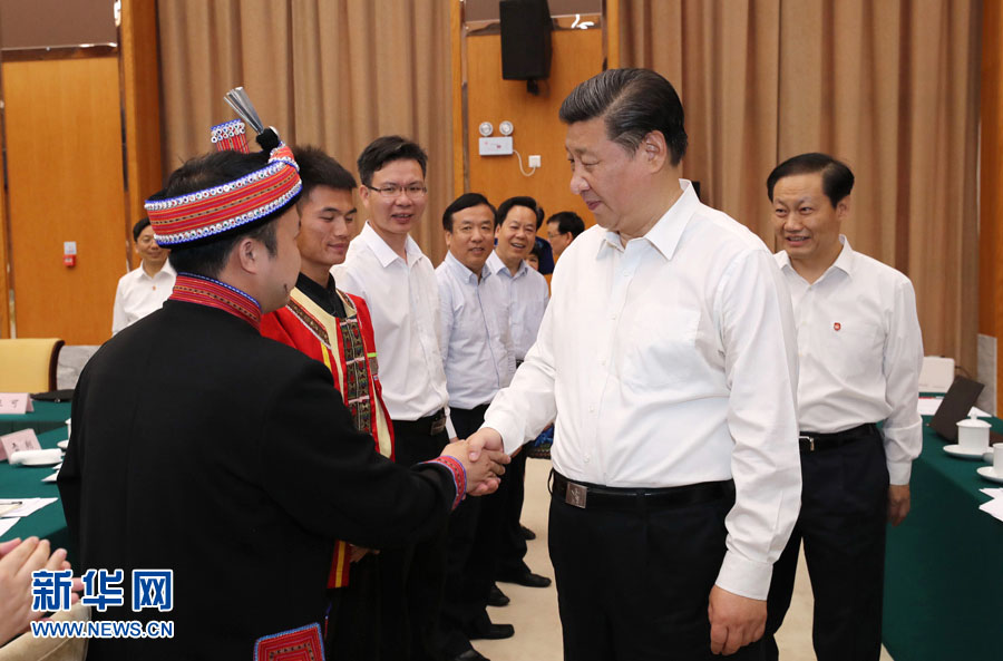 4月19日至21日，中共中央總書記、國家主席、中央軍委主席習近平在廣西考察。這是4月20日下午，習近平在南寧主持召開基層代表座談會，聽取大家對黨的十九大的建議和期待。新華社記者 鞠鵬 攝