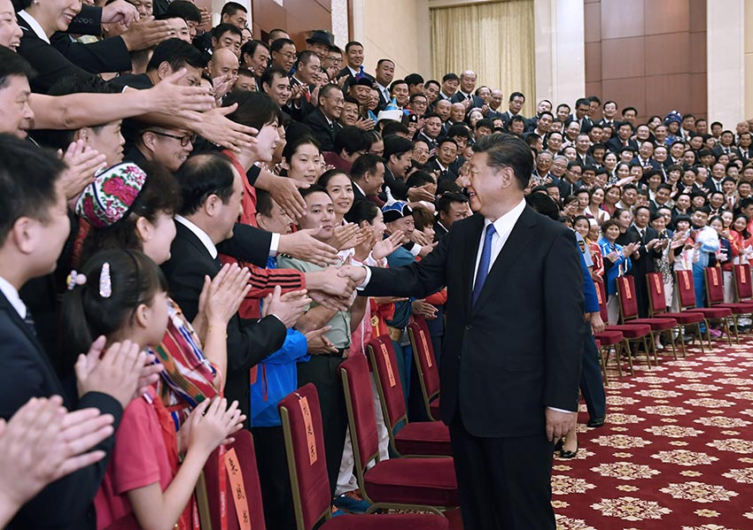 8月27日，在第十三屆全國運動會即將開幕之際，中共中央總書記、國家主席、中央軍委主席習近平在天津會見全國群眾體育先進單位、先進個人代表和全國體育系統先進集體、先進工作者代表以及在本屆全運會群眾比賽項目中獲獎的運動員代表，並發表重要講話。新華社記者 李學仁 攝