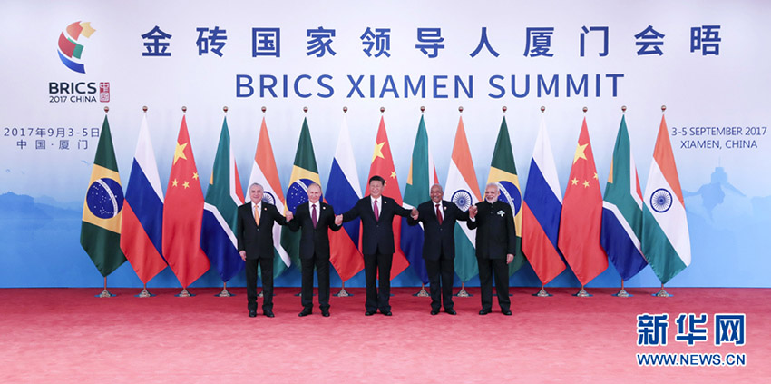 9月4日，金磚國家領導人第九次會晤在廈門國際會議中心舉行。國家主席習近平主持會晤並發表題為《深化金磚伙伴關系 開辟更加光明未來》的重要講話。南非總統祖馬、巴西總統特梅爾、俄羅斯總統普京、印度總理莫迪出席。這是金磚國家領導人集體合影。 新華社記者龐興雷 攝