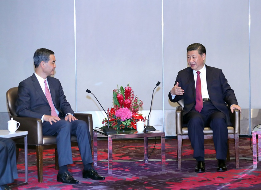 6月29日中午，國家主席習近平在香港會見香港特別行政區行政長官梁振英。新華社記者 鞠鵬 攝