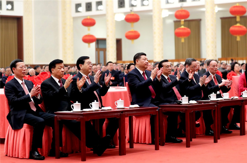 1月26日，中共中央、國務院在北京人民大會堂舉行2017年春節(jié)團拜會。黨和國家領導人習近平、李克強、張德江、俞正聲、劉雲(yún)山、王岐山、張高麗等同首都各界人士歡聚一堂，共迎新春。新華社記者 鞠鵬 攝