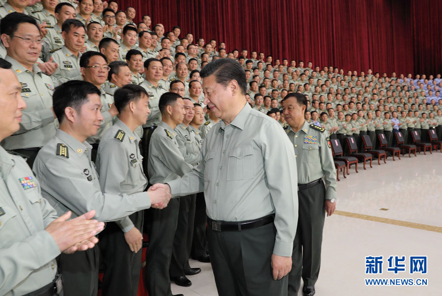 4月21日，中共中央總書記、國家主席、中央軍委主席習近平視察南部戰區陸軍機關。這是習近平親切接見駐廣西部隊師以上領導干部、駐南寧部隊團級單位主官和南部戰區陸軍機關正團職干部。新華社記者 李 剛攝