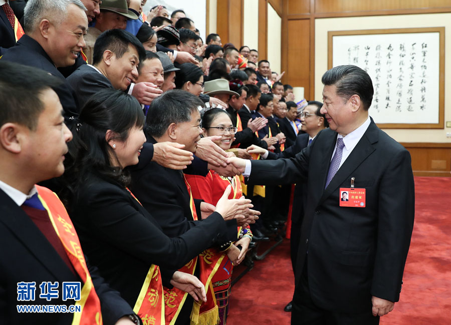 12月28日至29日，中央農(nóng)村工作會議在北京舉行。會前，習近平等親切會見受邀列席全國農(nóng)業(yè)工作會議的全國農(nóng)業(yè)勞動模范和先進工作者代表。新華社記者 謝環(huán)馳 攝