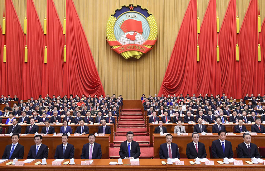 3月3日，中國人民政治協商會議第十三屆全國委員會第一次會議在北京人民大會堂開幕。這是習近平、李克強、張德江、俞正聲、張高麗、栗戰書、王滬寧、趙樂際、韓正在主席臺就座。新華社記者 李學仁 攝