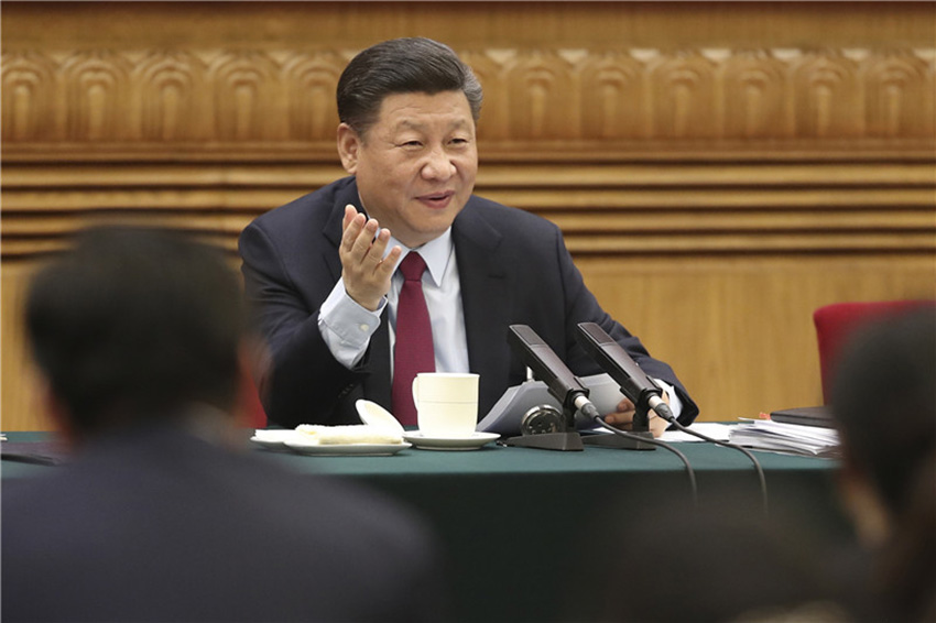 3月8日，中共中央總書記、國家主席、中央軍委主席習(xí)近平參加十三屆全國人大一次會(huì)議山東代表團(tuán)的審議。 新華社發(fā)（盛佳鵬 攝）