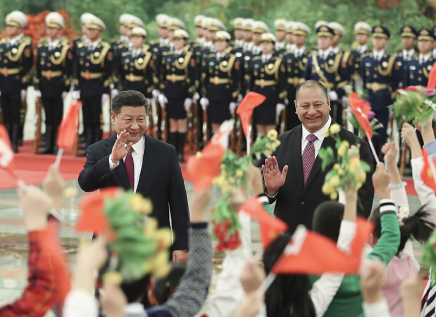 3月1日，國家主席習(xí)近平在北京人民大會堂同湯加國王圖普六世舉行會談。這是會談前，習(xí)近平在人民大會堂北大廳為圖普六世舉行歡迎儀式。新華社記者丁海濤攝