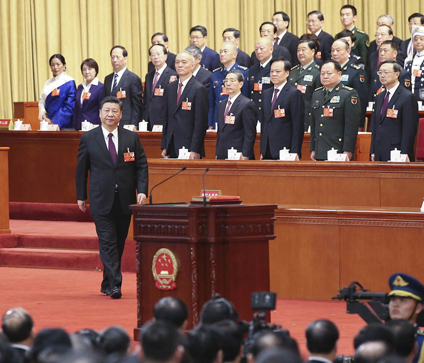 3月17日，十三屆全國人大一次會議在北京人民大會堂舉行第五次全體會議。習近平當選中華人民共和國主席、中華人民共和國中央軍事委員會主席。這是習近平走向宣誓臺。新華社記者 姚大偉 攝