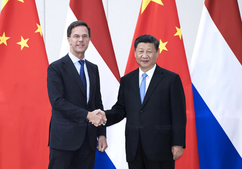 4月10日，國家主席習近平在海南省博鰲國賓館會見荷蘭首相呂特。新華社記者 李濤 攝