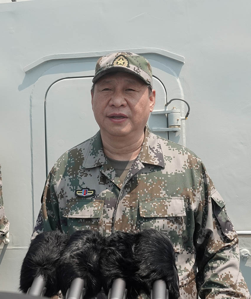 4月12日上午，中央軍委在南海海域隆重舉行海上閱兵，展示人民海軍嶄新面貌，激發(fā)強(qiáng)國(guó)強(qiáng)軍堅(jiān)定信念。中共中央總書記、國(guó)家主席、中央軍委主席習(xí)近平檢閱部隊(duì)並發(fā)表重要講話。這是習(xí)近平發(fā)表重要講話。新華社記者 李剛 攝