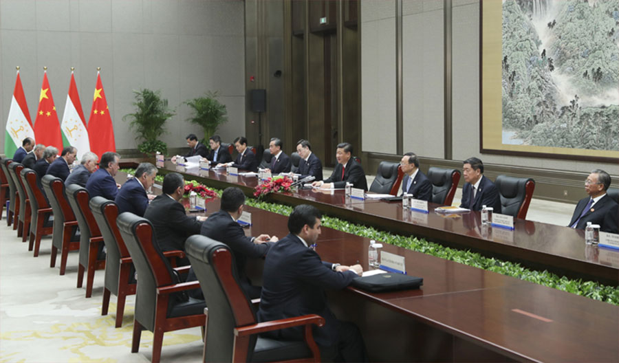 6月9日，國家主席習近平在青島會見塔吉克斯坦總統拉赫蒙。新華社記者謝環馳攝