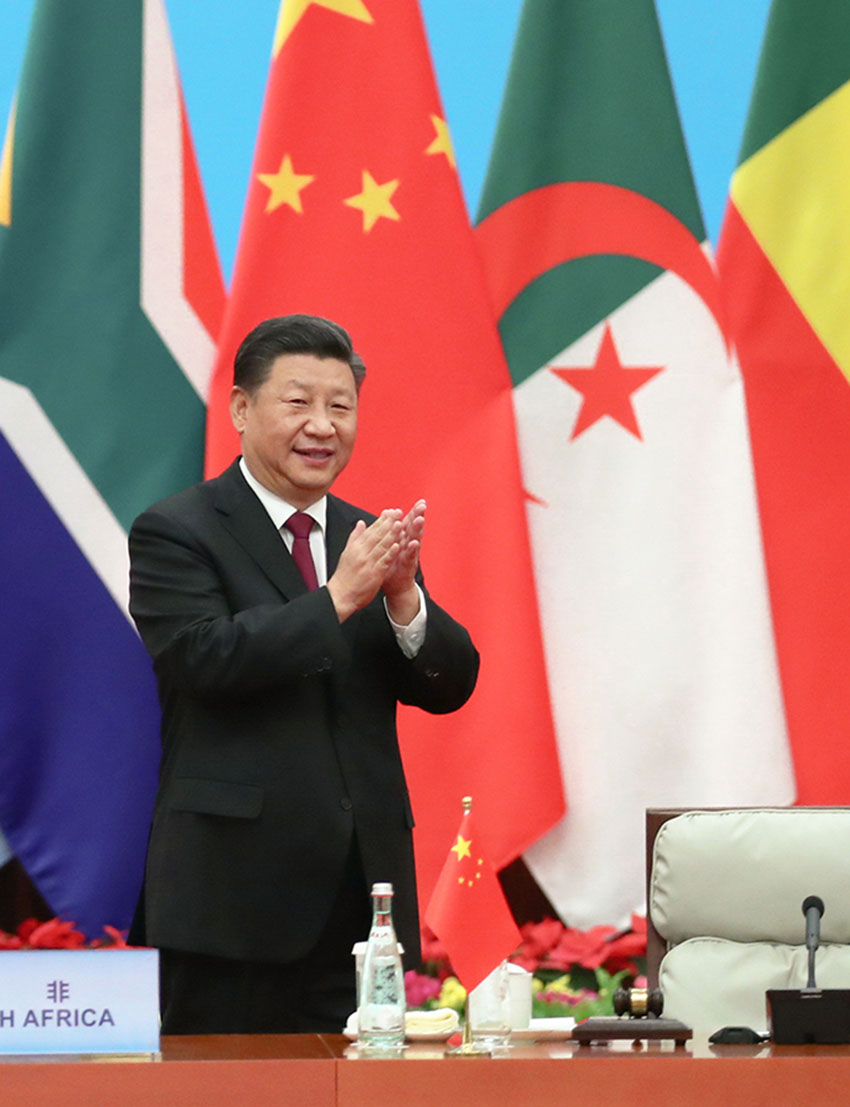 9月4日，中非合作論壇北京峰會(huì)圓桌會(huì)議在北京人民大會(huì)堂舉行。國(guó)家主席習(xí)近平主持第一階段會(huì)議。這是習(xí)近平步入會(huì)場(chǎng)。 新華社記者 謝環(huán)馳 攝
