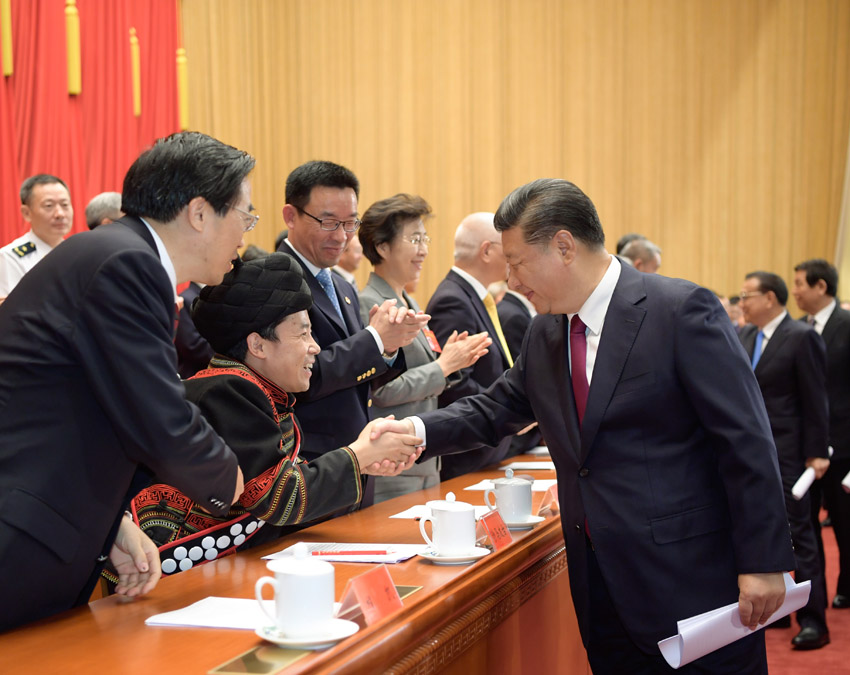 9月14日，中國(guó)殘疾人聯(lián)合會(huì)第七次全國(guó)代表大會(huì)在北京人民大會(huì)堂開(kāi)幕。這是中共中央總書(shū)記、國(guó)家主席、中央軍委主席習(xí)近平等同與會(huì)代表親切握手。新華社記者 李學(xué)仁 攝