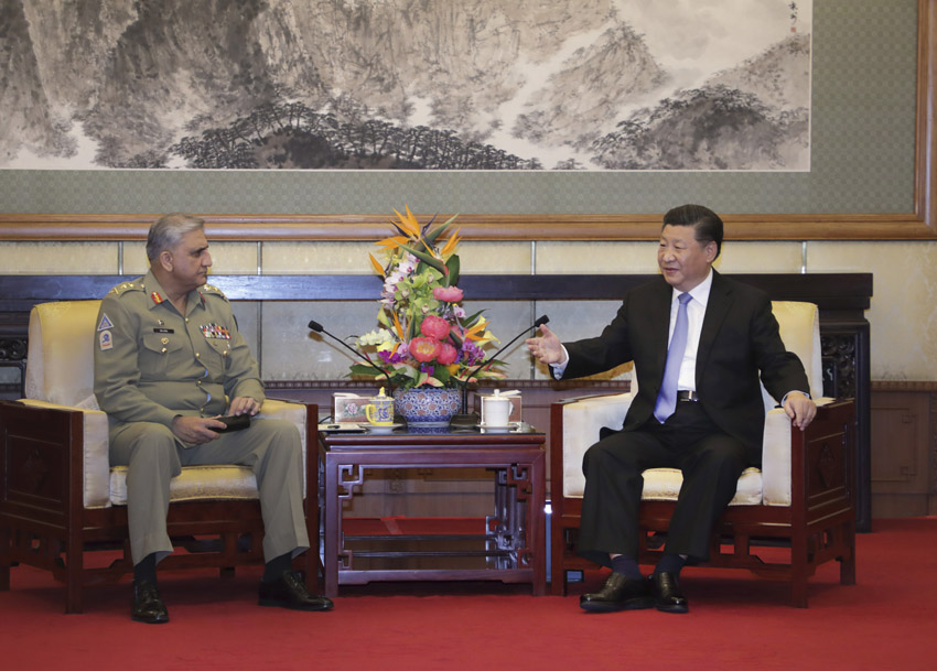 9月19日，國家主席習近平在北京會見巴基斯坦陸軍參謀長巴杰瓦。新華社記者 李剛 攝