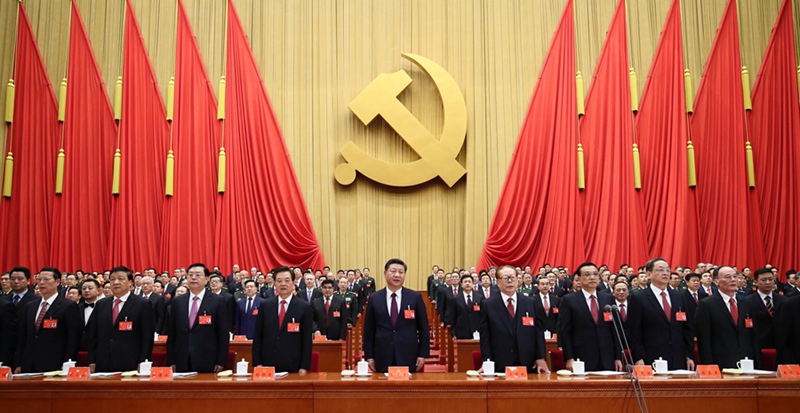 2017年10月18日，中國共產(chǎn)黨第十九次全國代表大會在北京人民大會堂開幕。這是習近平、李克強、張德江、俞正聲、劉雲(yún)山、王岐山、張高麗、江澤民、胡錦濤在主席臺上。新華社記者 蘭紅光 攝