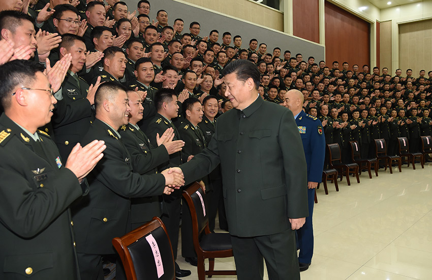 2017年12月13日，中共中央總書記、國家主席、中央軍委主席習近平到第71集團軍視察。這是習近平親切接見集團軍機關全體干部和所屬部隊團以上干部。新華社記者 李剛 攝