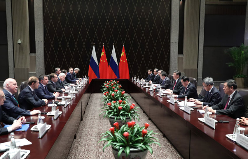11月5日，國家主席習(xí)近平在上海會(huì)見俄羅斯總理梅德韋杰夫。 新華社記者丁海濤攝