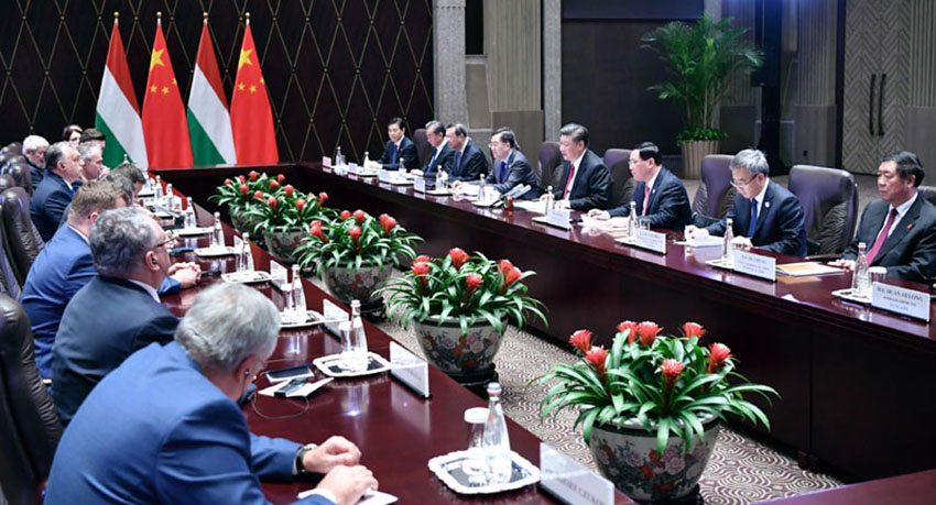 11月5日，國家主席習近平在上海會見匈牙利總理歐爾班。 新華社記者殷博古攝