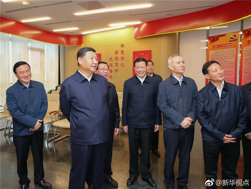 11月6日，中共中央總書記、國家主席、中央軍委主席習近平在上海考察。這是習近平在位於上海市浦東新區陸家嘴的上海中心大廈，視察陸家嘴金融城黨建服務中心，了解城市樓宇黨建工作情況。 新華社記者 謝環馳 攝