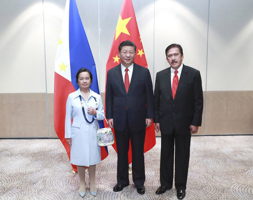 11月21日，國家主席習(xí)近平在馬尼拉會(huì)見菲律賓眾議長阿羅約和參議長索托。新華社記者 龐興雷 攝