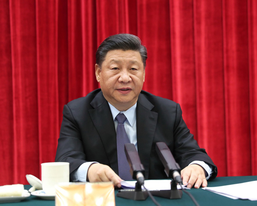 11月23日，中共中央在北京人民大會堂舉行紀念劉少奇同志誕辰120周年座談會。中共中央總書記、國家主席、中央軍委主席習近平發表重要講話，中共中央政治局常委李克強、栗戰書、汪洋、王滬寧、趙樂際、韓正出席座談會。 新華社記者鞠鵬攝