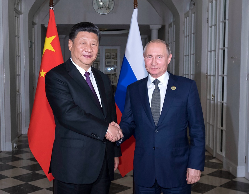 7月26日，國家主席習近平在南非約翰內斯堡同俄羅斯總統普京舉行會晤並共進晚餐。 新華社記者 李濤 攝