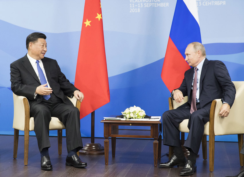 9月11日，國(guó)家主席習(xí)近平在符拉迪沃斯托克同俄羅斯總統(tǒng)普京舉行會(huì)談。新華社記者 黃敬文 攝