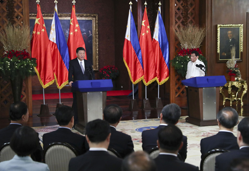 11月20日，國家主席習近平在馬尼拉同菲律賓總統杜特爾特舉行會談。這是會談后，兩國元首共同會見記者。 新華社記者 謝環馳 攝