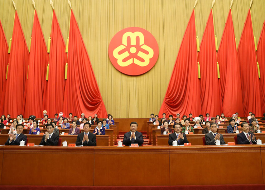 10月30日，中國(guó)婦女第十二次全國(guó)代表大會(huì)在北京人民大會(huì)堂開(kāi)幕。習(xí)近平、李克強(qiáng)、栗戰(zhàn)書(shū)、汪洋、王滬寧、趙樂(lè)際、韓正等在主席臺(tái)就座，祝賀大會(huì)召開(kāi)。 新華社記者 鞠鵬 攝