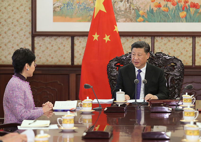 12月17日，國家主席習近平在中南海會見來京述職的香港特別行政區行政長官林鄭月娥。 新華社記者 謝環馳 攝