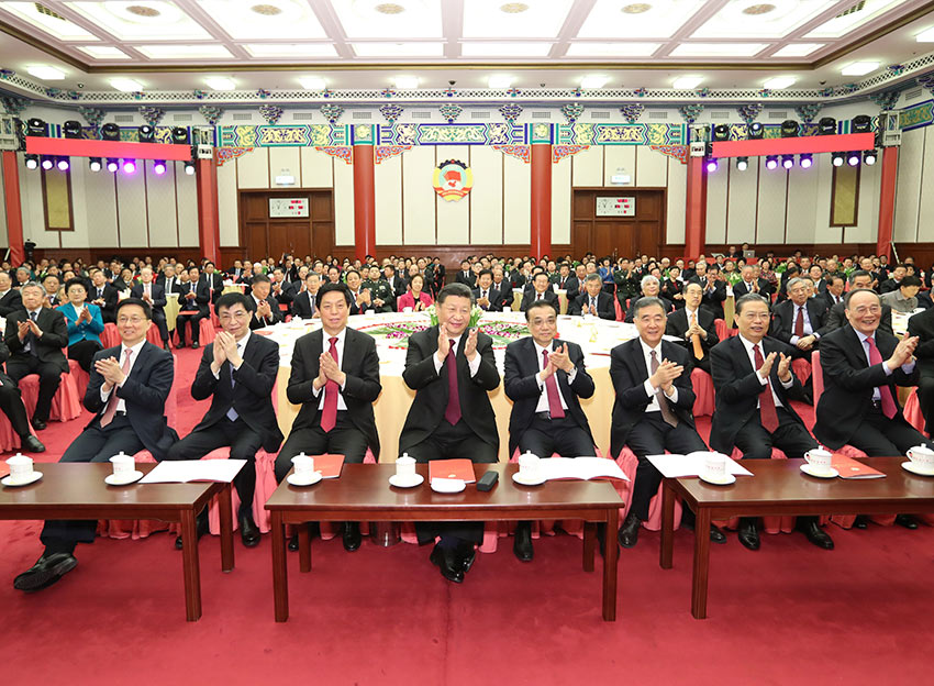 12月29日，全國政協在北京舉行新年茶話會。黨和國家領導人習近平、李克強、栗戰書、汪洋、王滬寧、趙樂際、韓正、王岐山出席茶話會並觀看演出。新華社記者 黃敬文 攝