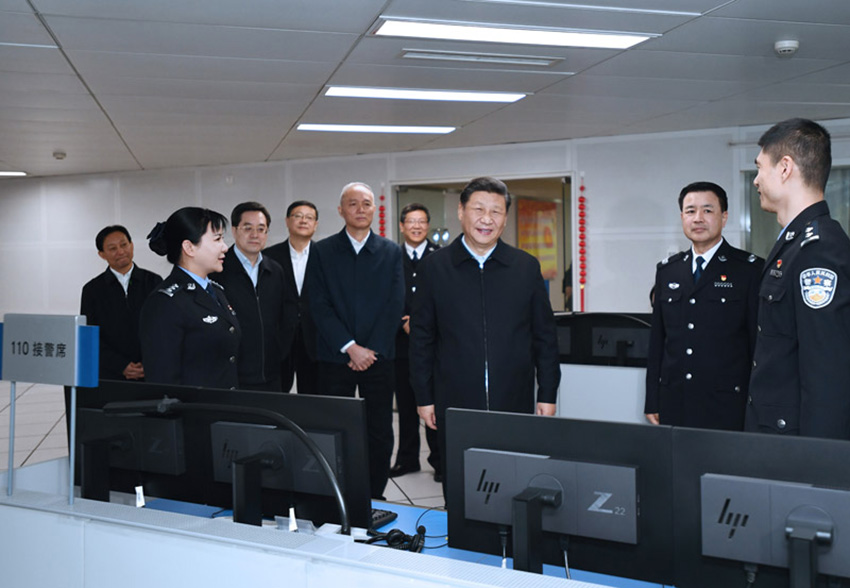 2月1日，中共中央總書記、國家主席、中央軍委主席習近平在北京看望慰問基層干部群眾，考察北京冬奧會、冬殘奧會籌辦工作。這是1日上午，習近平在北京市公安局看望慰問公安干警，並向全國廣大公安干警拜年。 新華社記者 謝環馳 攝