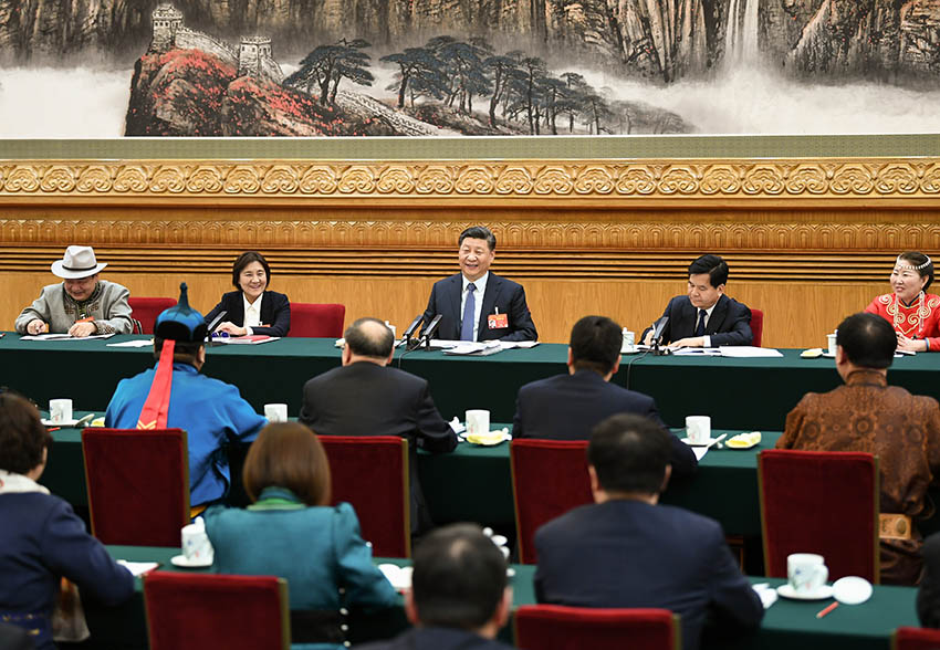3月5日，中共中央總書記、國家主席、中央軍委主席習(xí)近平參加十三屆全國人大二次會議內(nèi)蒙古代表團的審議。 新華社記者 謝環(huán)馳 攝