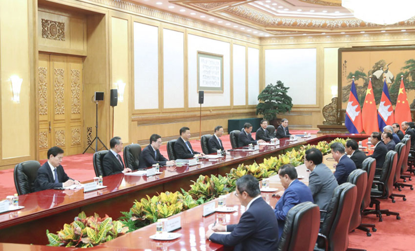 4月29日，國家主席習近平在北京人民大會堂會見柬埔寨首相洪森。 新華社記者 劉衛兵 攝