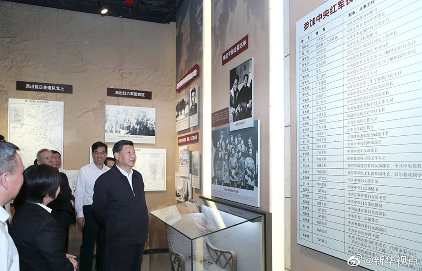 5月20日，中共中央總書記、國家主席、中央軍委主席習近平深入贛南老區考察調研。這是習近平在江西省於都縣中央紅軍長征出發紀念館參觀。 新華社記者 鞠鵬 攝