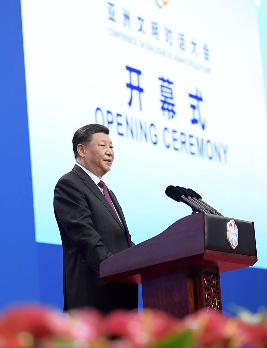 5月15日，國家主席習(xí)近平在北京國家會(huì)議中心出席亞洲文明對話大會(huì)開幕式，並發(fā)表題為《深化文明交流互鑒 共建亞洲命運(yùn)共同體》的主旨演講。新華社記者 李學(xué)仁 攝